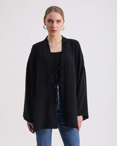 Siyah Bağlamalı Kimono